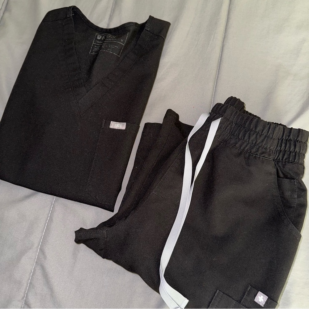 Black FIGS Scrubs Set (Old Waistband)